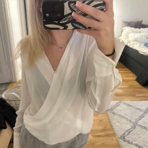 Blus - Blus från lindex. Lite för stor