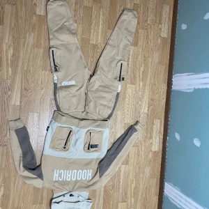 Hoodrich - Hej jag säljer hela min Hoodrich dress för den har Blivit stor på mig, Men d är ingen fel på den Storlek på byxorna L, tröjan M och me snabb köp så blir d billigare 