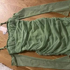 Sommar klänning mini off shoulder  - Stl S  Oanvänd lappar kvar 