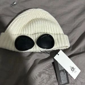 cp company mössa - cp company mössa bra Skick säljer billigt. Original kostar den 1500kr jag säljer för 500kr. Priset kan diskuteras om det e snabb affär. Först i kvarn!