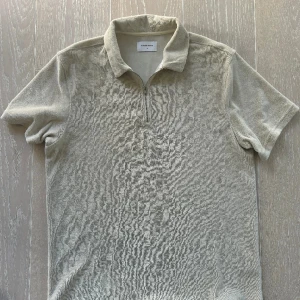 Studio total halfzip - En halfzip i handuks material,  väldigt skön på insidan, nyskick 