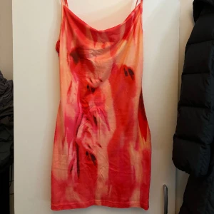 Klänning  - Använd 1 gång 