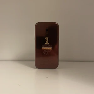 1 million privé - 10ml - Säljs inte längre, och är därför mycket efterfrågad. Fantastisk doft!