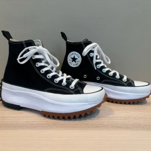 Converse Run Star Hike - Svarta unisex Converse Run Star Hike i storlek 40. Använda max 2 gånger, finns inga tecken på användning därför som nya