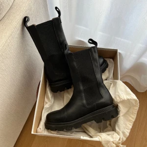 Flattered LIA boots - Endast använda en gång. Nypris 3195