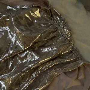 jätte söt topp  - jätte fin topp , använd 1 gång och kan skicka fler bilder och bilder med den på