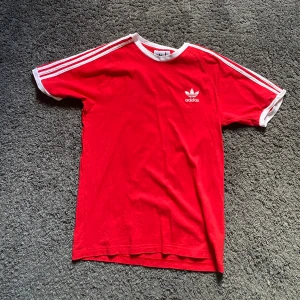 Adidas tshirt  - Fint skick 