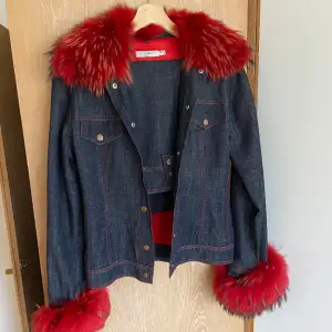 Så fint set i denim med äkta päls köpt second hand i Paris. 