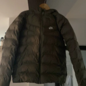 Nike jacka. - Nike jacka använd. Bra skid jacka. 
