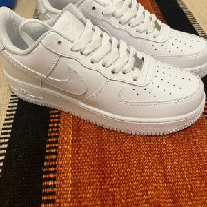 Nike airforce Af1  - Säljer mina skor som då inte passar mig, oanvända storlek 42