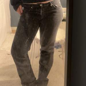 Skit snygga lågmidjde jeans från Lager i storlek M, säljer för 200❤️❤️skriv för fler bilder