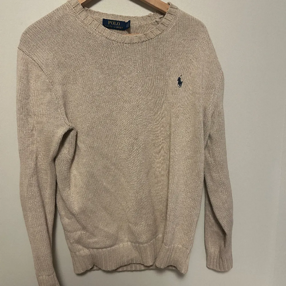 Stickad Ralph Lauren sweatshirt  Skick 8/10 Storlek: S Nypris: 1999kr Mitt pris   USA zip  Pris båda 850. Tröjor & Koftor.