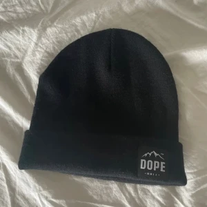 Svart dope mössa - Säljer min svarta dope mössa
