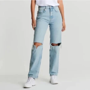90s high waist jeans  - Jeansen är mycket använda men i väldigt bra skick 