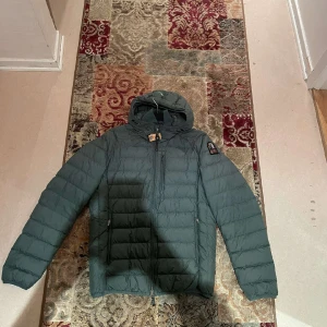 Parajumper jacka - Parajumper jacka som inte används, helt ny bara använda 1-3 gånger