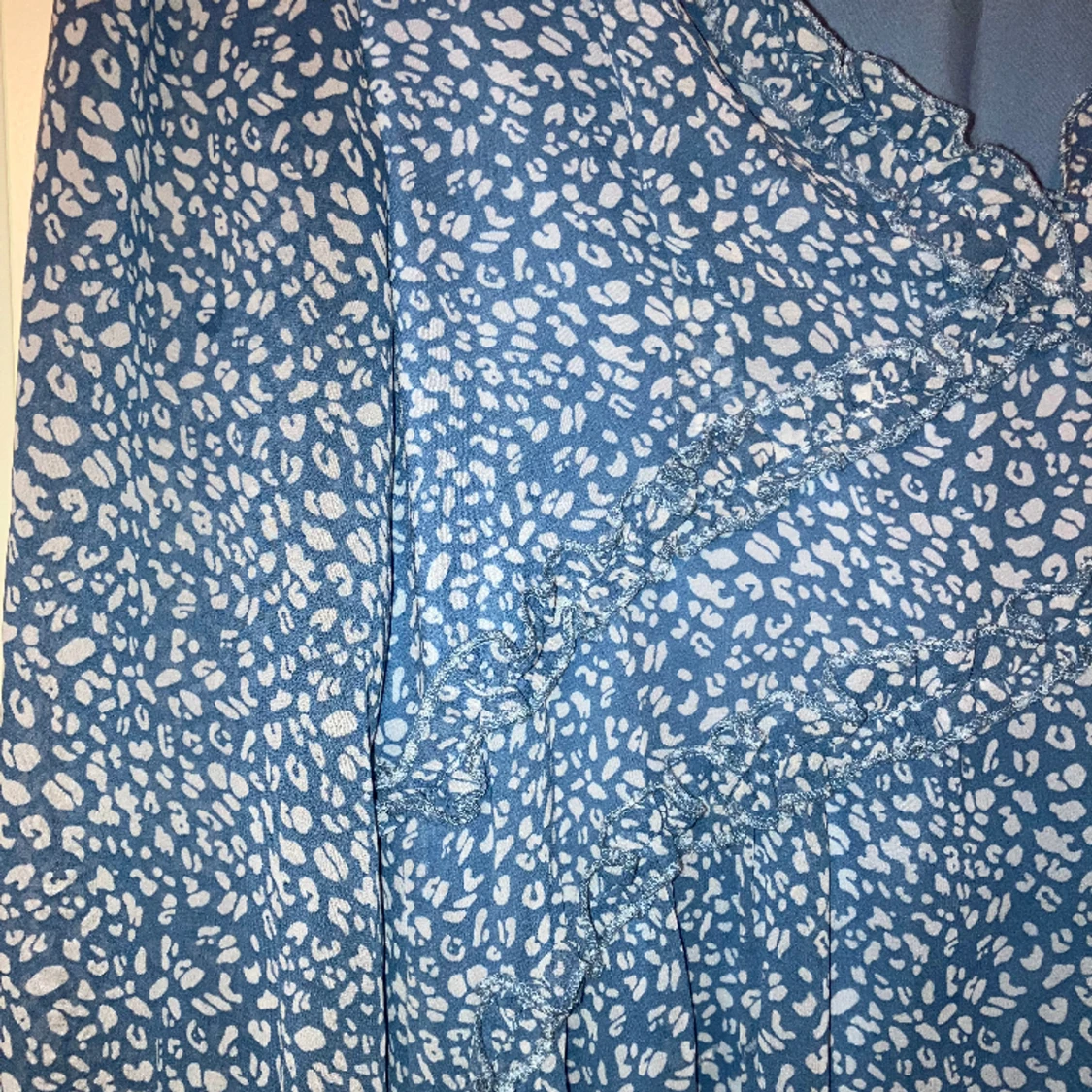 Mönstrad blå långklänning  - 91
