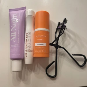 Hudvård  - Ett litet hudvårds kit.  Ögonkräm-makeup Mekka  Nattkräm-makeup Mekka  Ögonkräm-revolutionen  Ögonfransböjare-catrice 