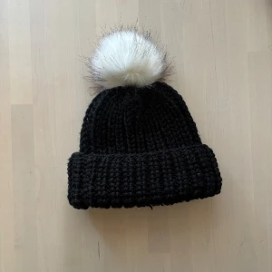 Stickad mössa (vuxen) - Egenstickad mössa för vuxna! 