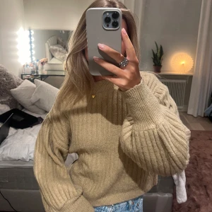 Stickad tröja  - Superfin tröja från Gina! Knappt använd och i superskick!💕💕