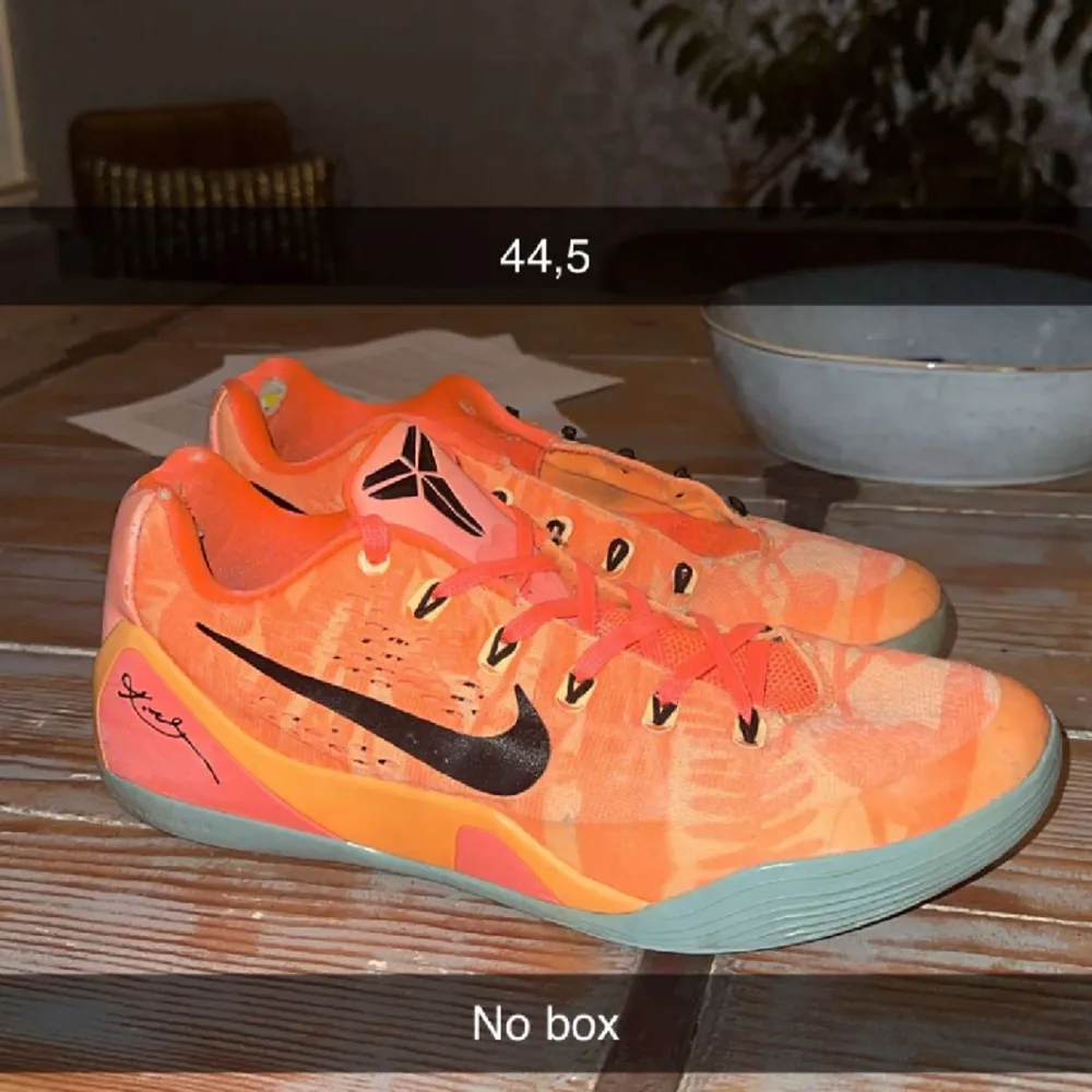 Kobe 9 mango utan box i 44,5, Dome skick 6/10 men fof najs o köra i mestadels lite smutsiga. Legit check finns från CheckCheck   Fler bilder i dm. Skor.