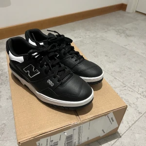 New Balance 550 - Säljer mina oanvända New Balance 550. Skorna är i storlek 42,5 och nypris för skorna är 1650kr.