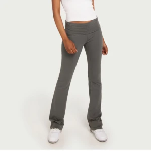 Yoga pants  - Yoga pants från nelly, dom är nyligen köpta och använda 1 gång. Köptes för 299kr