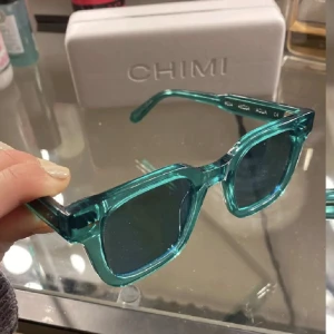 Chimi 04 - Jag Säljer mina chimis i färgen aqua. De är de med spegelglas och de är väl omhändertagna (endast använda en sommar). Box medföljer, 💗KAN tänka mig gå ner i pris