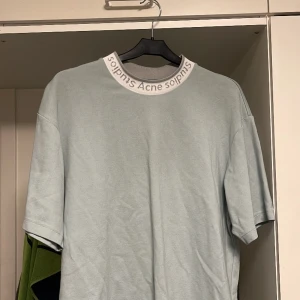 Acne studios t shirt - Storlek S, sitter som M