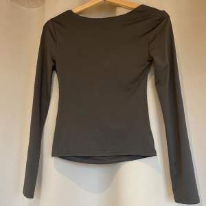 Mörk grå tröja från Venderby’s med öppen rygg i Strl XS/S🤩