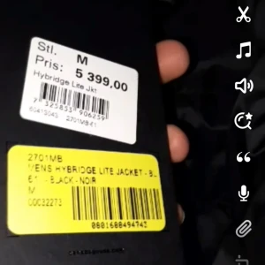 Bilden Tillhör tidigare annons - Canada goose lite jkt black label storlek M nypris 5399 mitt pris 3499= 1900kr nedsänkt Endast seriösa budare, kvitto tillkommer, defekt i vänster arm med en spricka.djur och rökfri. Pris kan diskuteras vid snabb affär