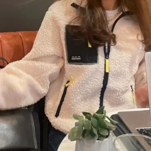 Teddyfleece - Fleece från H&M i storlek S som inte kommer till användning. Helt slutsåld på hemsidan