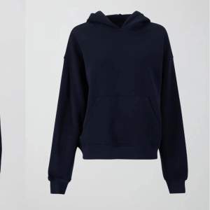Säljer jättefin mörkblå hoodie från Gina💙knappt använd sen köper så som ny i skicket. Storlek M men passar mig som vanligtvis har xs/s 