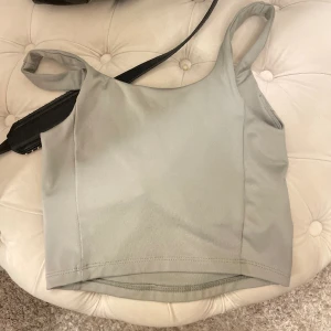 Tränings topp - Super snygg träningsstopp! Bara provad💕