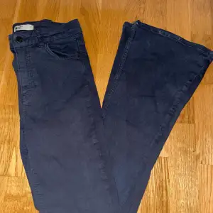 Bra skick, Flared jeans i storlek S från ginatricot💗
