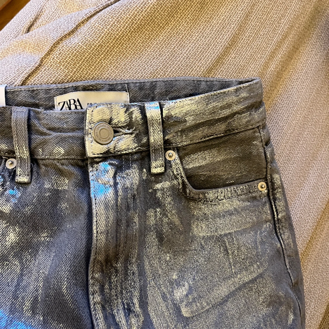 Oanvända supersnygga metallic jeans - 90