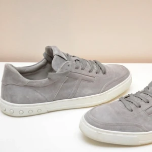 Tods sneakers - Säljer dessa feta tods st 43. Skick 9/10 använda ca 10 gånger men de luktar fof nya. Nypris 6200kr. Skriv för flera funderingar 