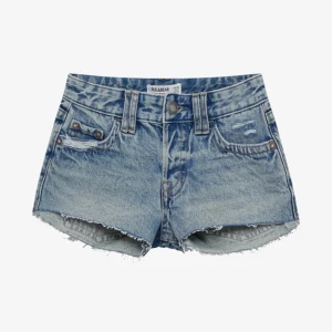 Low Waist Shorts - Super fina low waist sjort från pull and bear! De är i bra skick. 