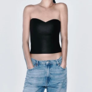 Svart topp - Svart bandeau topp från zara🖤 helt ny med prislappen kvar, säljer då den var fel Storlek för mig🖤