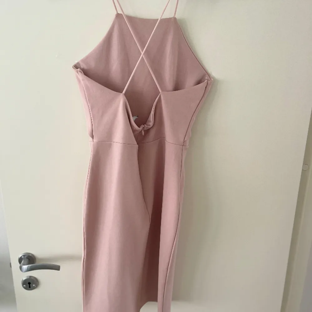 Fin rosa/beige klänning att ha i sommar.🩷. Klänningar.