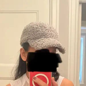 Cute fluffy hat - brand new, tested only