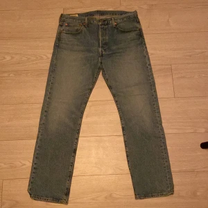 Levis 501 - W34 L30. Bra skick, knappast använda då de har blivit för stora.