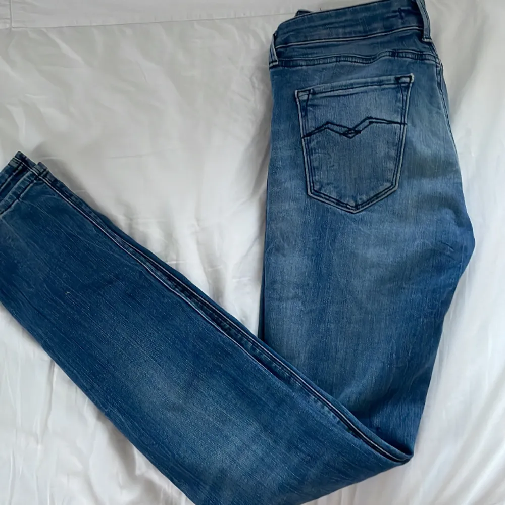 Replay jeans som jag köpte men var för långa. Strl 27/32. Jeans & Byxor.
