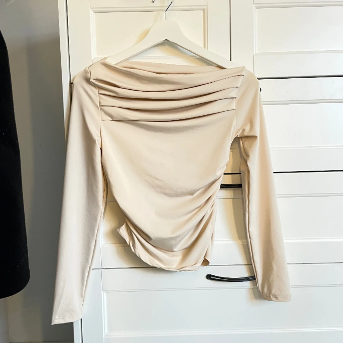 Beige/vit tröja  - 90