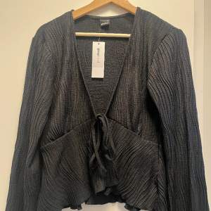 Helt ny blus från Gina tricot, så fin men för stor för mig :(