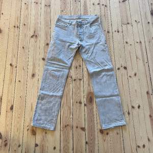 Snygga jeans från Helmut Lang i grått. Perfekta till våren!!