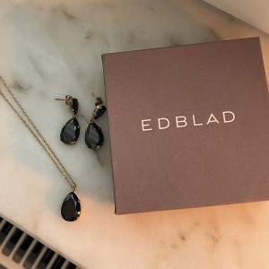 Två fina smycken från Edblad! Ett par örhängen och ett halsband i samma kollektion🤍 aldrig använt! Lappen kvar! 200kr för båda (Skickar med Edblad lådan)