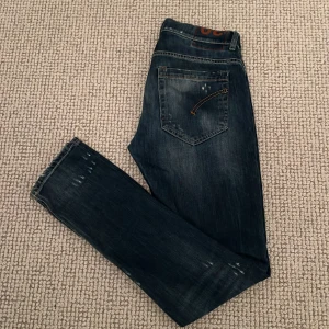 Dondup George  - Tjena! Säljer nu dessa sköningar pga att dem inte passar mig längre. Modellen George och storlek 30. Skicket är fint och inga defekter! Tveka inte på att höra av dig eller ställa frågor!