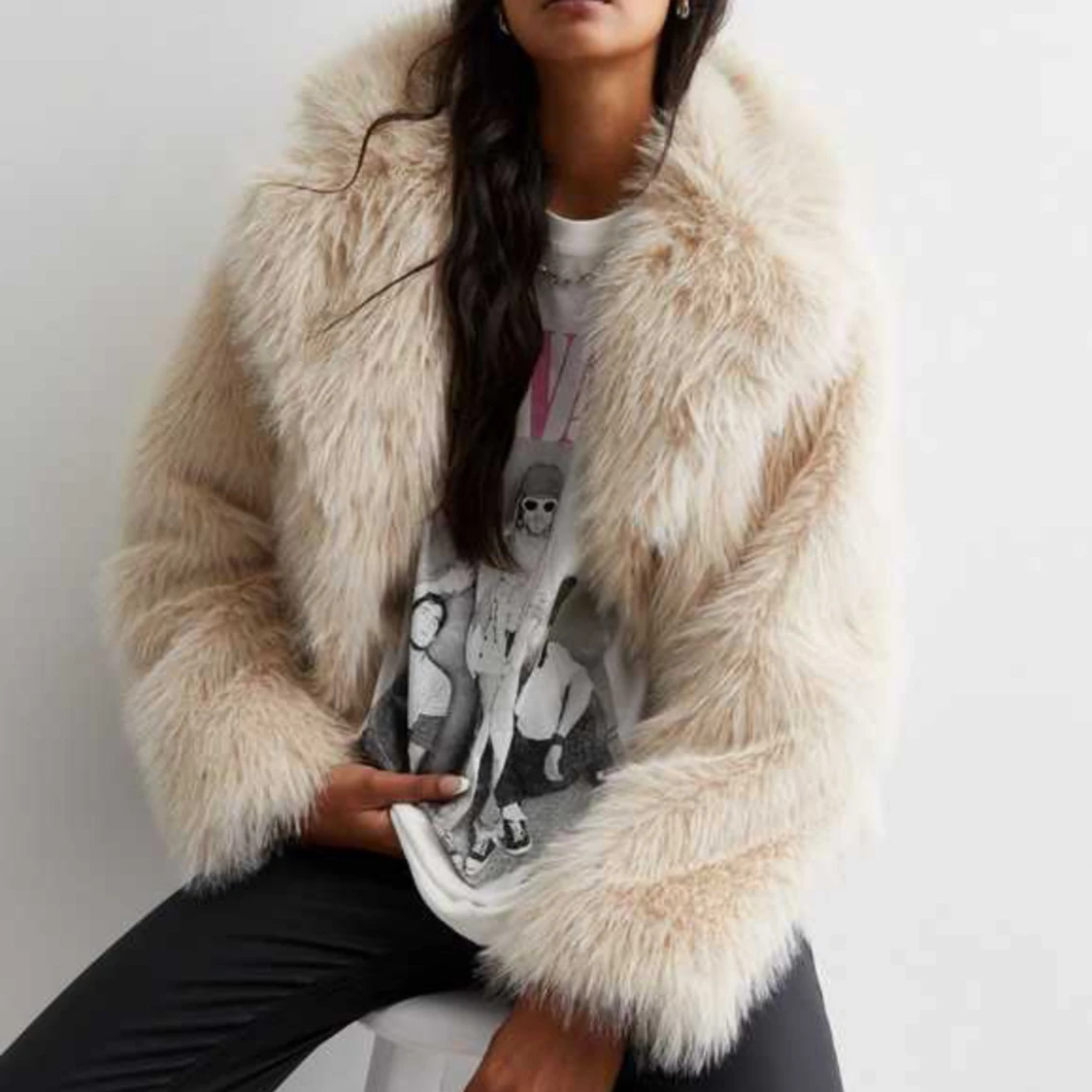 Slutsåld pälsjacka - 90