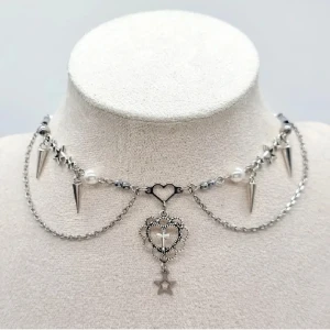 Handgjort halsband  - Handgjort halsband och exklusiv design ●Gjord i bra kvalitet 💎Material-Hematit, rostfritt stål, pärlor och zinklegeringar. Nickel fri. Längd: 34cm och 5cm lång förlängninskedja för justering. Halsband inte vatten och är känsliga mot fukt.