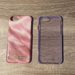 mobilskal för iphone 8.  - ett rosa mobil skal ifrån ideal of sweden och ett lila ifrån holdit som båda pssar på Iphone 8.  köp Ideal of sweden skalet för 70kr och holdit för 20kr. eller båda för 100kr